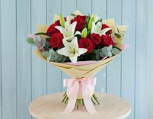 Букет цветов из:  Лилии и Розы в Октябрьский Иркутской области