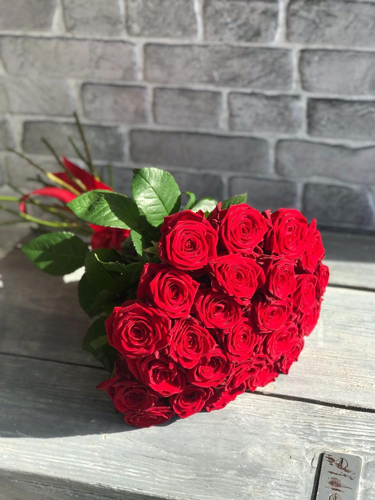 Букет Красные розы Фридом в Октябрьский Иркутской области