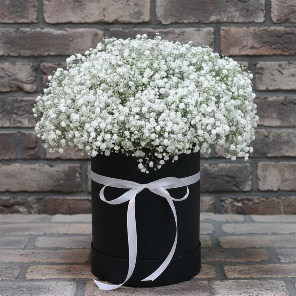 Цветочная композиция из Гипсофила в шляпной коробке в Октябрьский Иркутской области