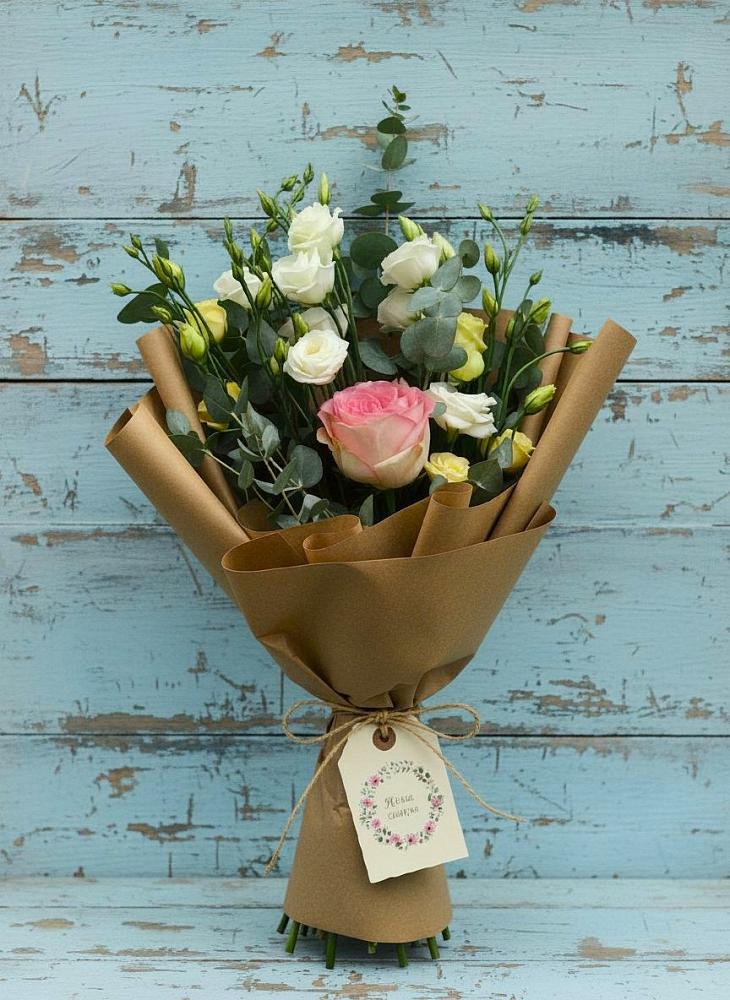 Букет цветов из: Розы и Лизиантусы в Октябрьский Иркутской области