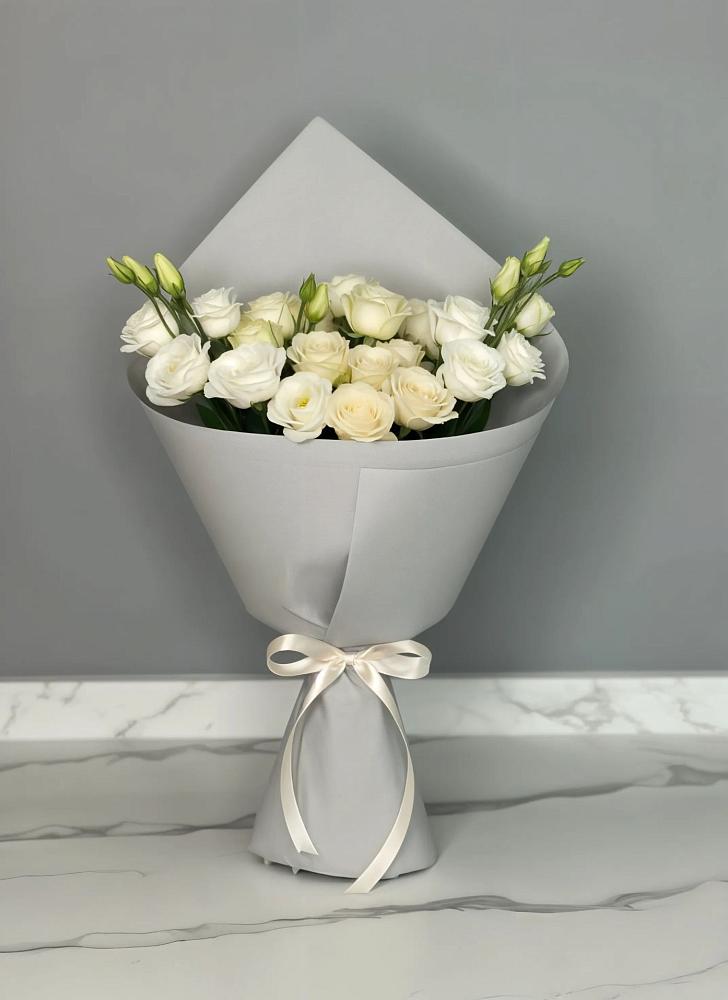 Букет цветов из: Розы и Лизиантусы в Октябрьский Иркутской области