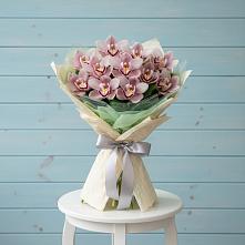 Букет цветов из:  Орхидеи и Розы в Октябрьский Иркутской области