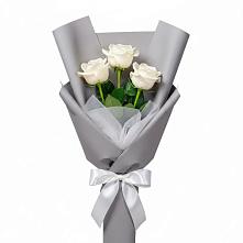 Букет 3 белые розы в Октябрьский Иркутской области
