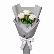 Букет 3 белые розы в Октябрьский Иркутской области