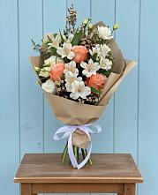 Букет цветов из:  Альстромерии, Лизиантусы, Розы и Хризантемы в Октябрьский Иркутской области