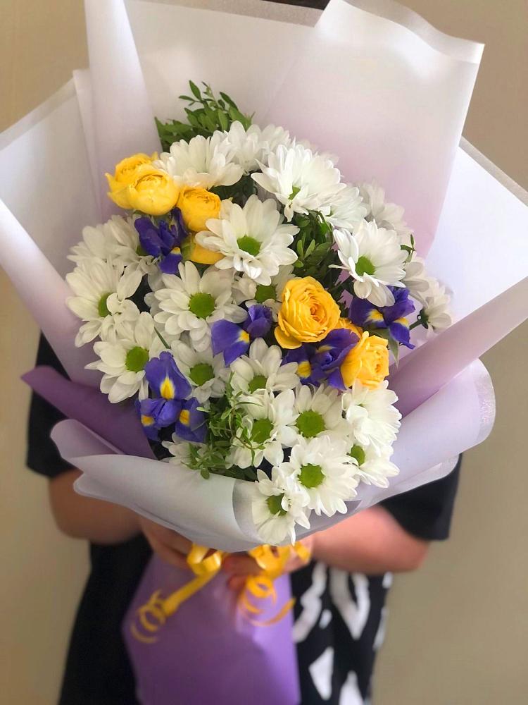 Букет цветов из: Ирисы, Хризантемы и Розы в Октябрьский Иркутской области