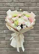 Букет цветов из:  Гвоздики, Розы, Лизиантусы и Хризантемы в Октябрьский Иркутской области
