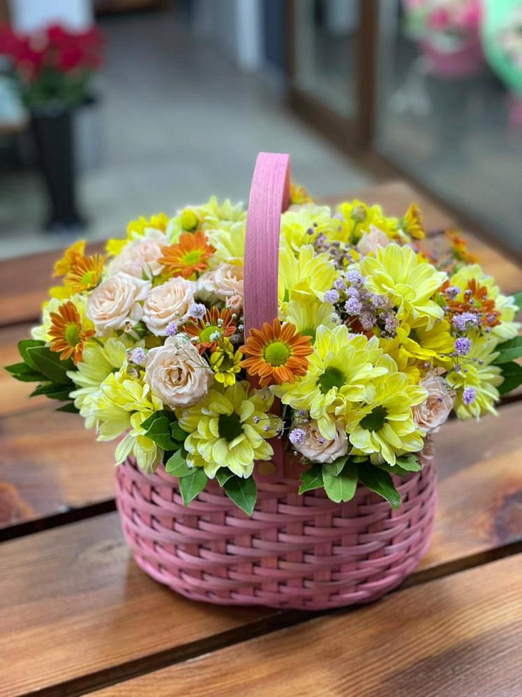 Цветочная композиция из Хризантемы и Розы в корзине в Октябрьский Иркутской области