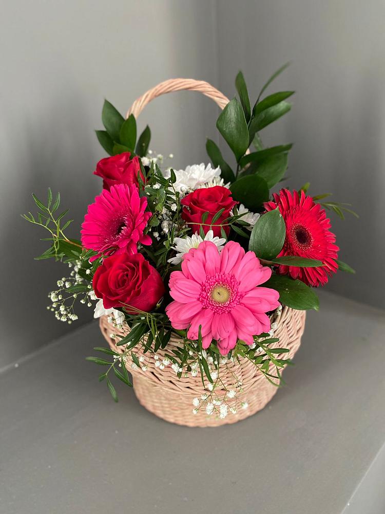 Цветочная композиция из Розы, Хризантемы и Герберы в корзине в Октябрьский Иркутской области