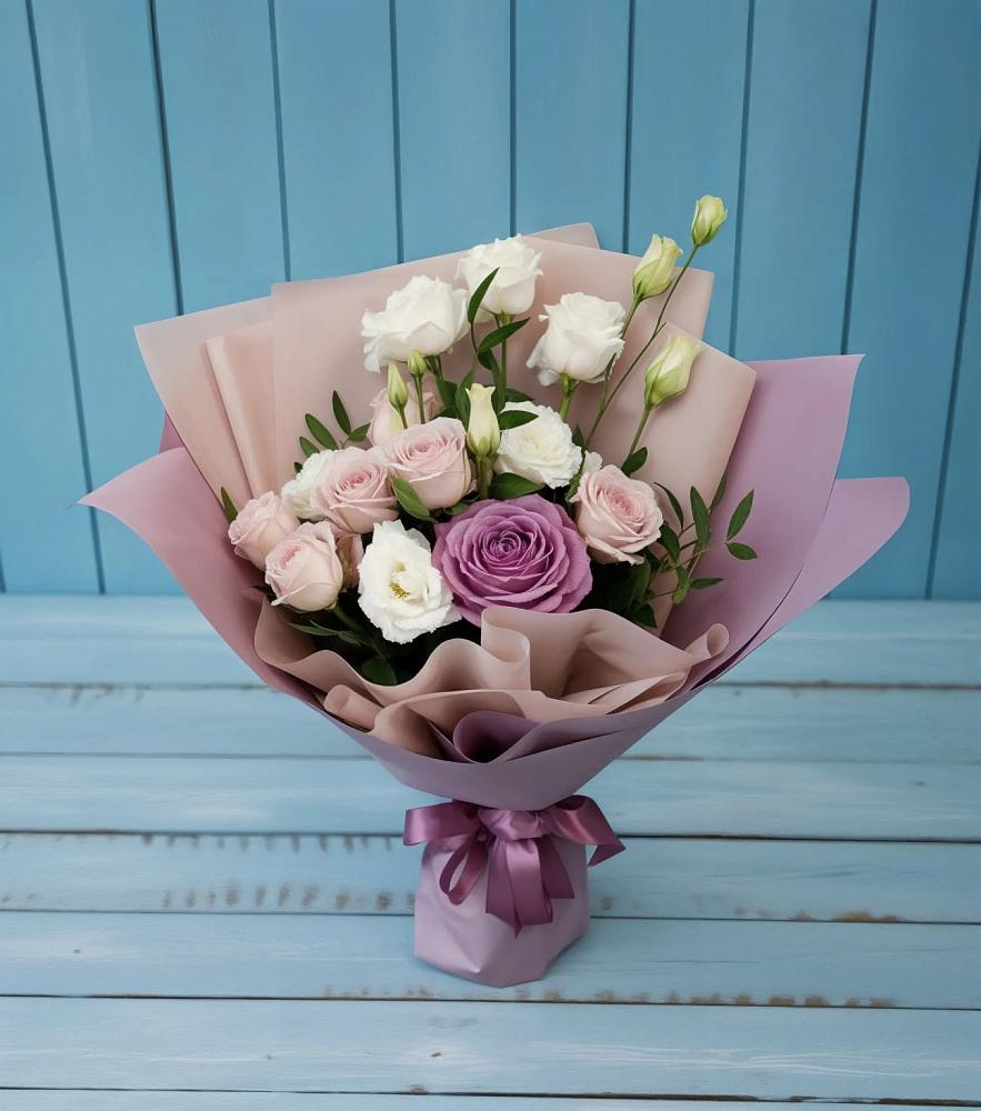 Букет цветов из: Розы и Лизиантусы в Октябрьский Иркутской области